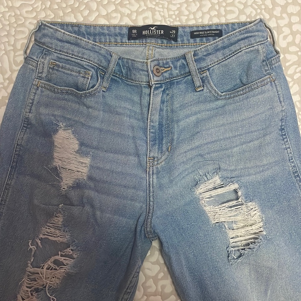 Ripped baggy jeans